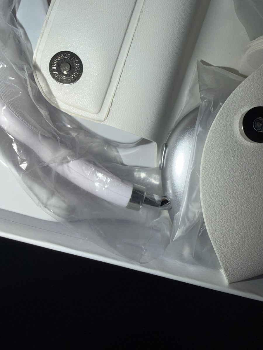 Apple Kopfhörer: Apple Air pods Max 2025 – Neu und originalverpackt aus Lyss von jan_fd29 2