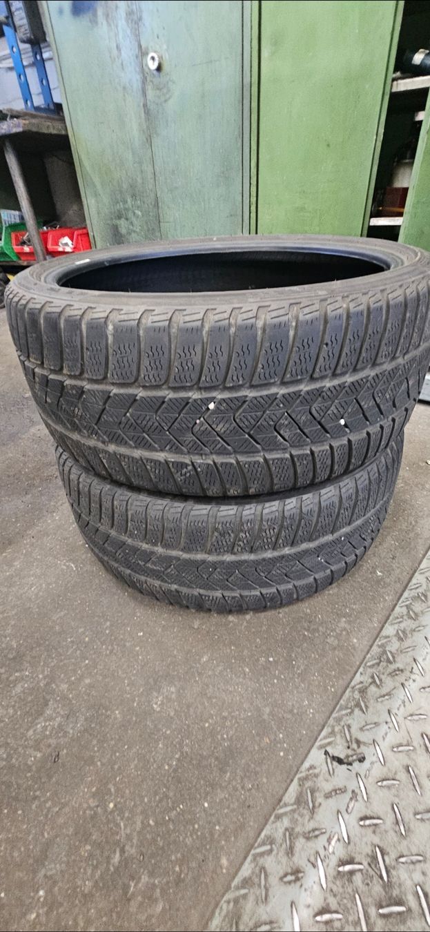 Pirelli Pneus & Kompletträder: Pirelli Winter Pneu 235/35 R20 4mm – Gebraucht aus Wohlen AG von mmuell111