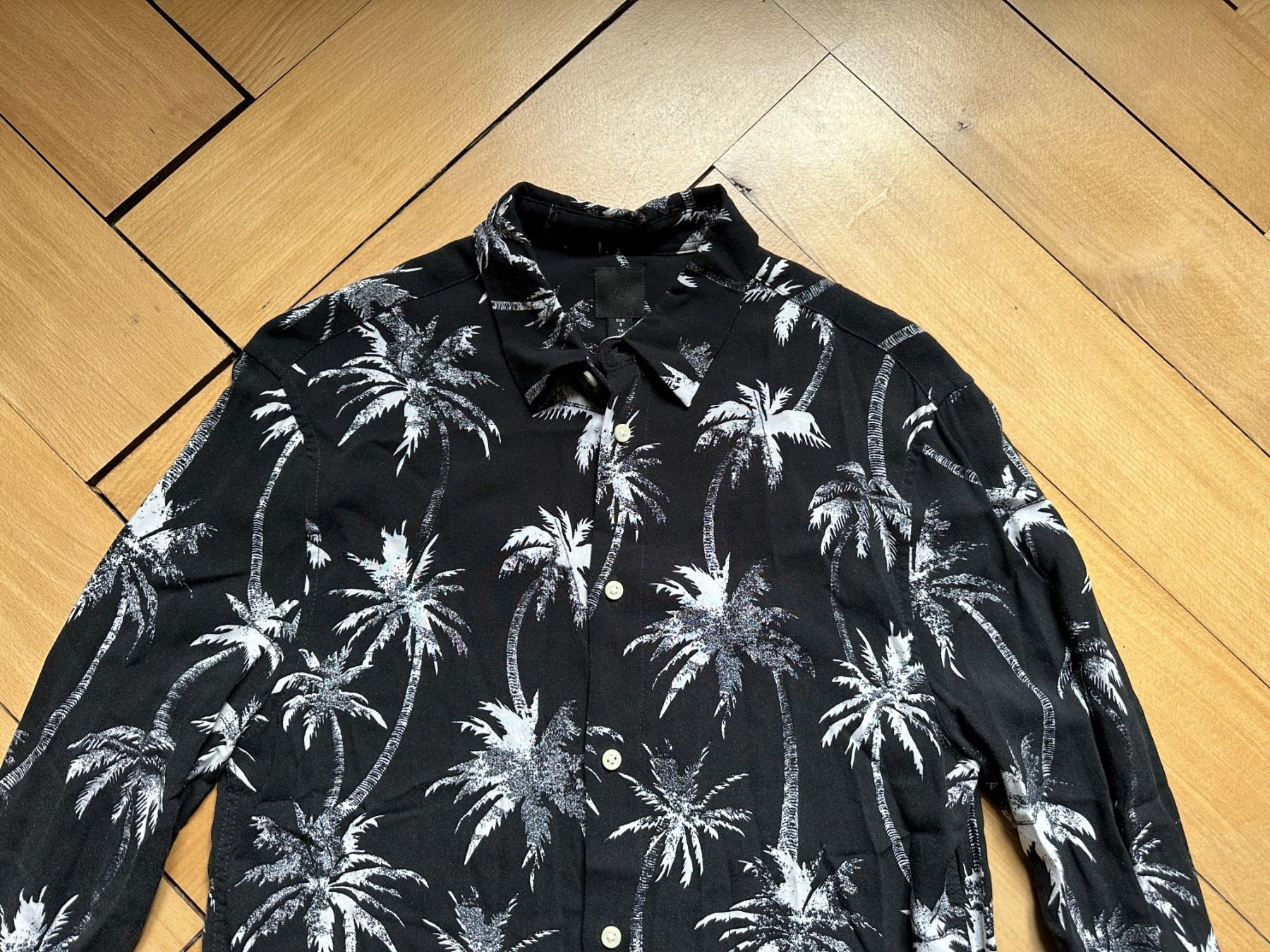H&M Chemises: Hemd schwarz-weiss mit Palmen S – D'occasion à Zürich par Diazaio 1