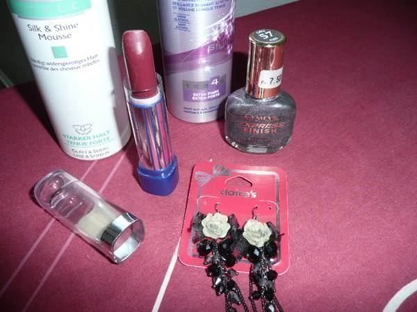 Make-up: Lippenstift,Ohrring,Nagelack 5 teilig – Neu (gemäss Beschreibung) aus Zug von falama