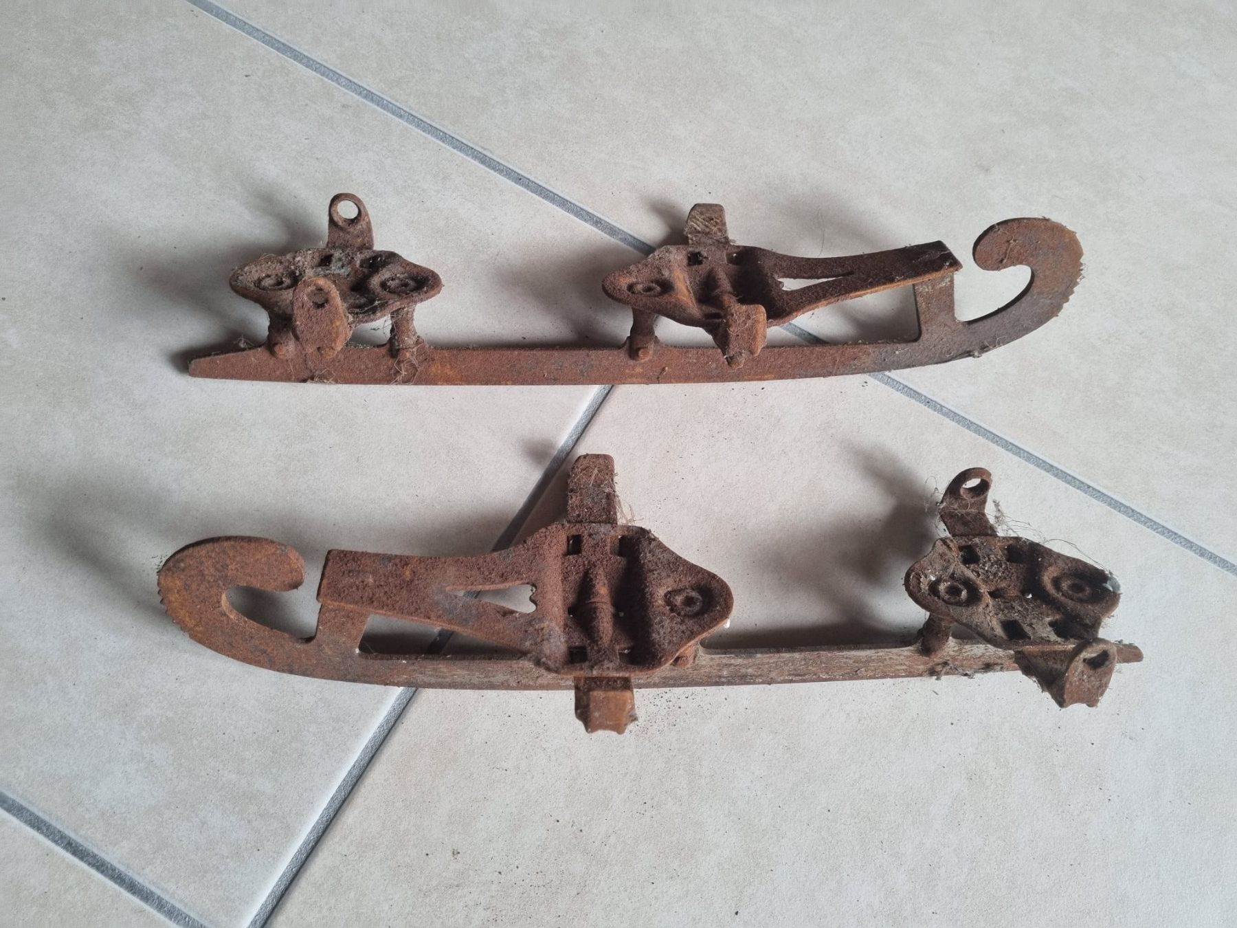 Pattini da ghiaccio: ein paar antike Schlittschuhe - um 1920 Eislauf Eisbahn – Usato da Reinach AG venduto da BrocanteAGSued 1