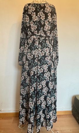 Blumenkleid, neuwertig, Gr. M, perfekt für den Frühling!