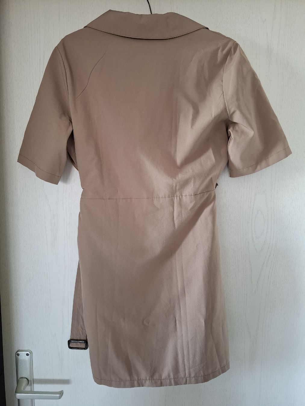 Vestiti: Robe courte ceintrée – Usato da La Chaux-de-Fonds venduto da emm_9r5v 1