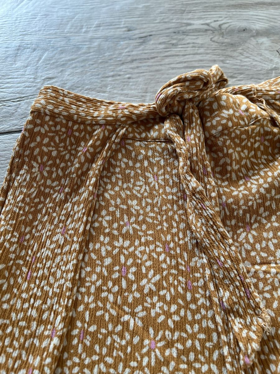 Pull&Bear Pantaloni: Sommerhose mit seitlichem Schlitz – Usato da Dietikon venduto da Mischi2167 2