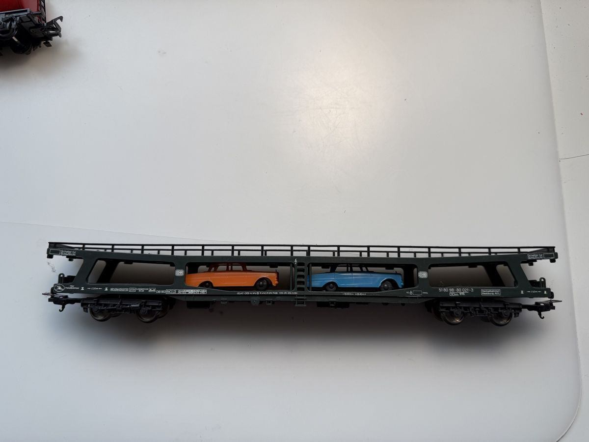 Lima Modelleisenbahnen: Lima Autogüterwagen mit 2 Autos – Gebraucht aus Schaffhausen von Danilo-86 1