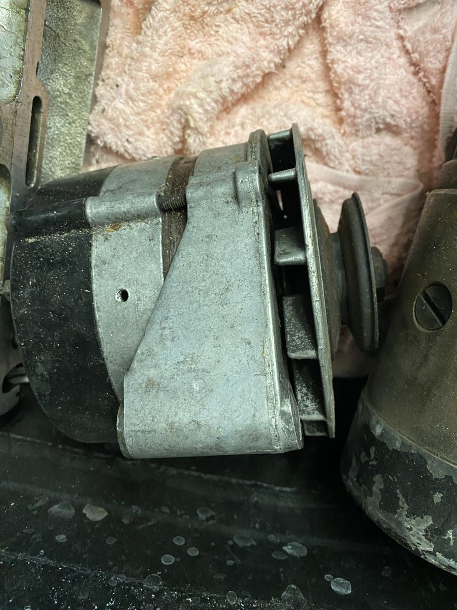 Alfa Romeo Tutti pezzi di ricambio auto: Alternator Alfa Romeo Oldtimer – Usato da Dietikon venduto da lofra
