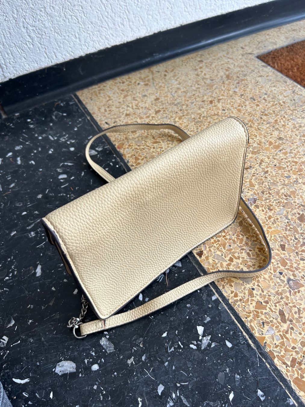 Sacs femmes: Handtasche klein beige/hellgelb – D'occasion à Wabern par belka72 2