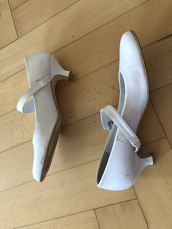 Scarpe da donna: Hochzeitsschuhe – Usato da Frutigen venduto da isud7 2