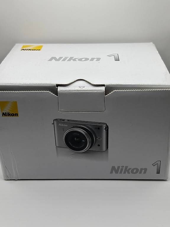 Nikon Fotocamera: Nikon 1 J2 Silber - kompakte Systemkamera mit OVP – Usato da Merenschwand venduto da Sbj 4