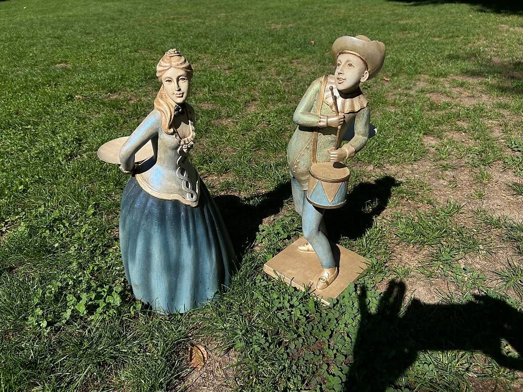 Statuette: zwei Figuren Herzenhalter – Usato da Luzern venduto da lou4444 3