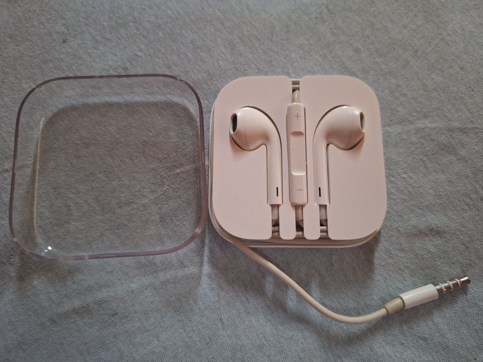 Apple Cuffie: Écouteurs Apple Earpods blanc – Usato da Tannay venduto da v1n1p00h 1