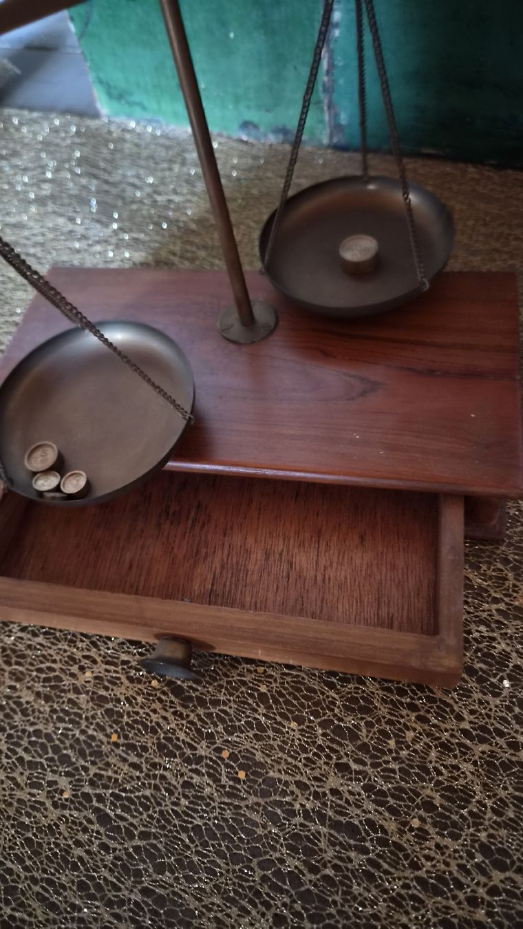 Waagen und Gewichte: Balkenwaage Messing Holz mit Gewichten antik – Gebraucht aus Kölliken von Upcycling-by-Mc-TAM 5