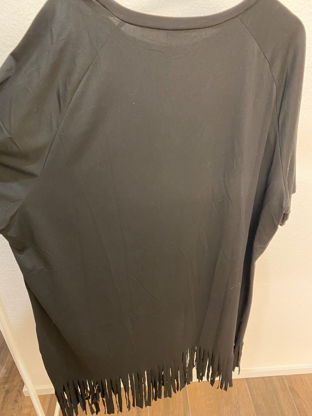 Shein Kleider: Kleid mit Fransen schwarz 5XL / Gr. 50 – Gebraucht aus Pratteln von a23_j2gs 1
