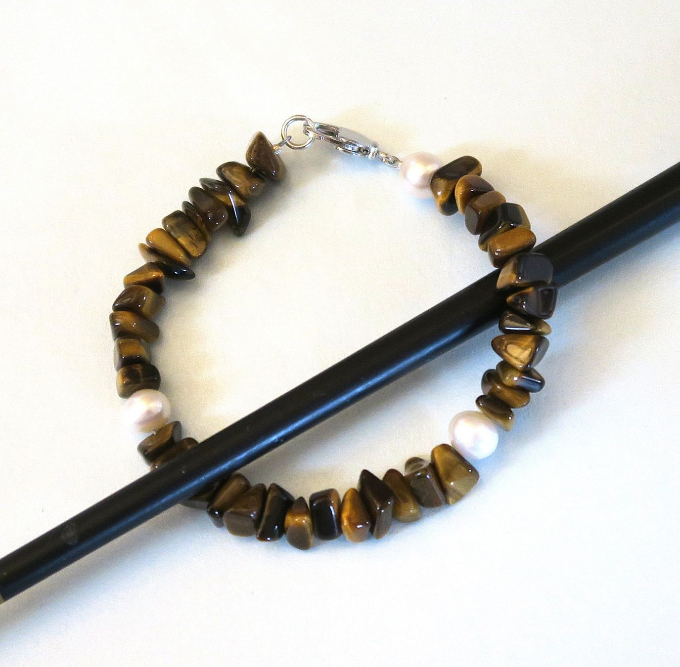 Bracciali & Braccialetti: Armband Tigerauge mit Zuchtperlen – Nuovo (secondo la descrizione) da Brittnau venduto da marlenestone