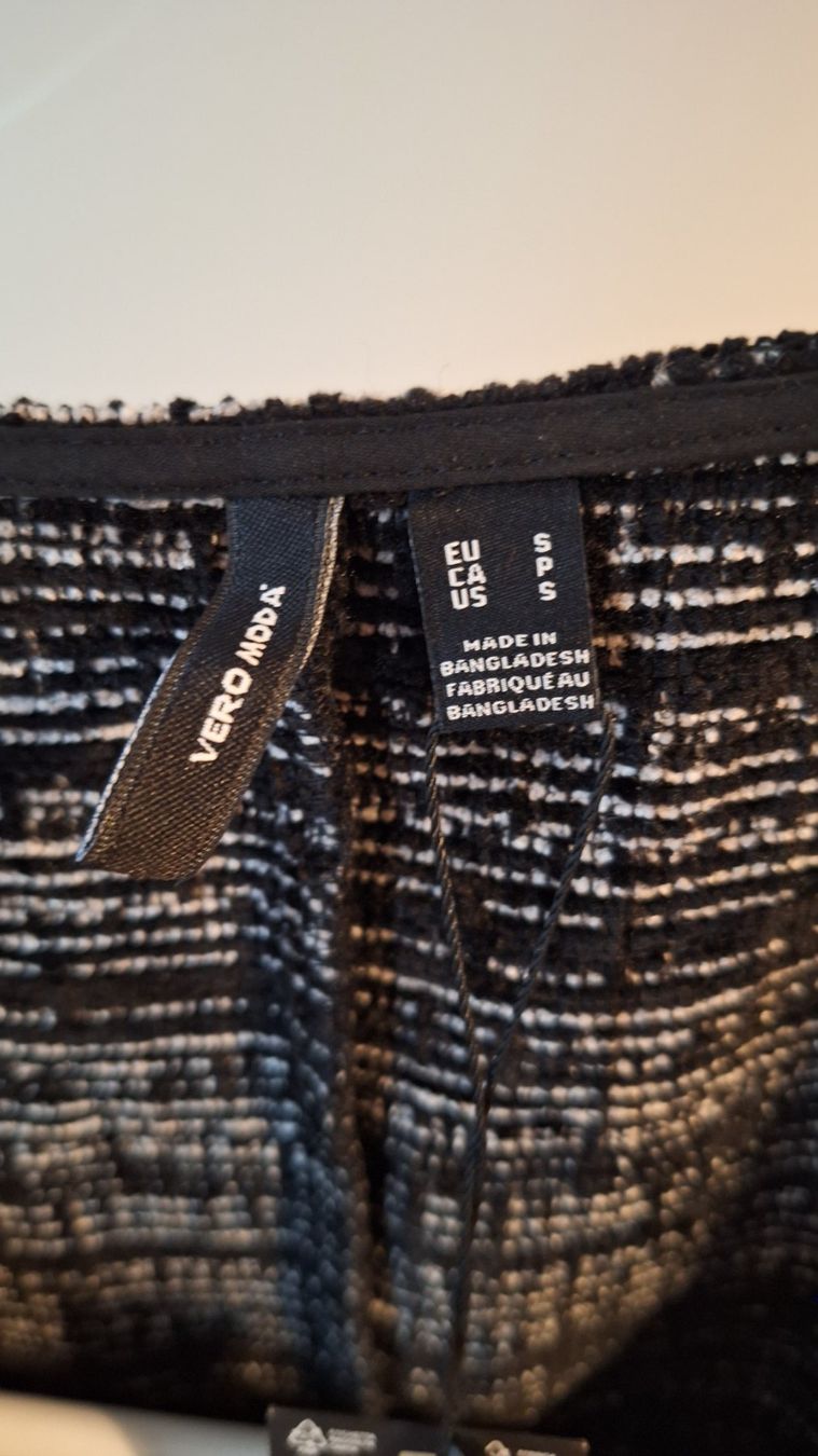 Vero Moda Vestiti: Robe courte chic VERO MODA, taille S, motif texturé noir... – Nuovo e nell'imballaggio originale da Goldach venduto da Mischyta 2