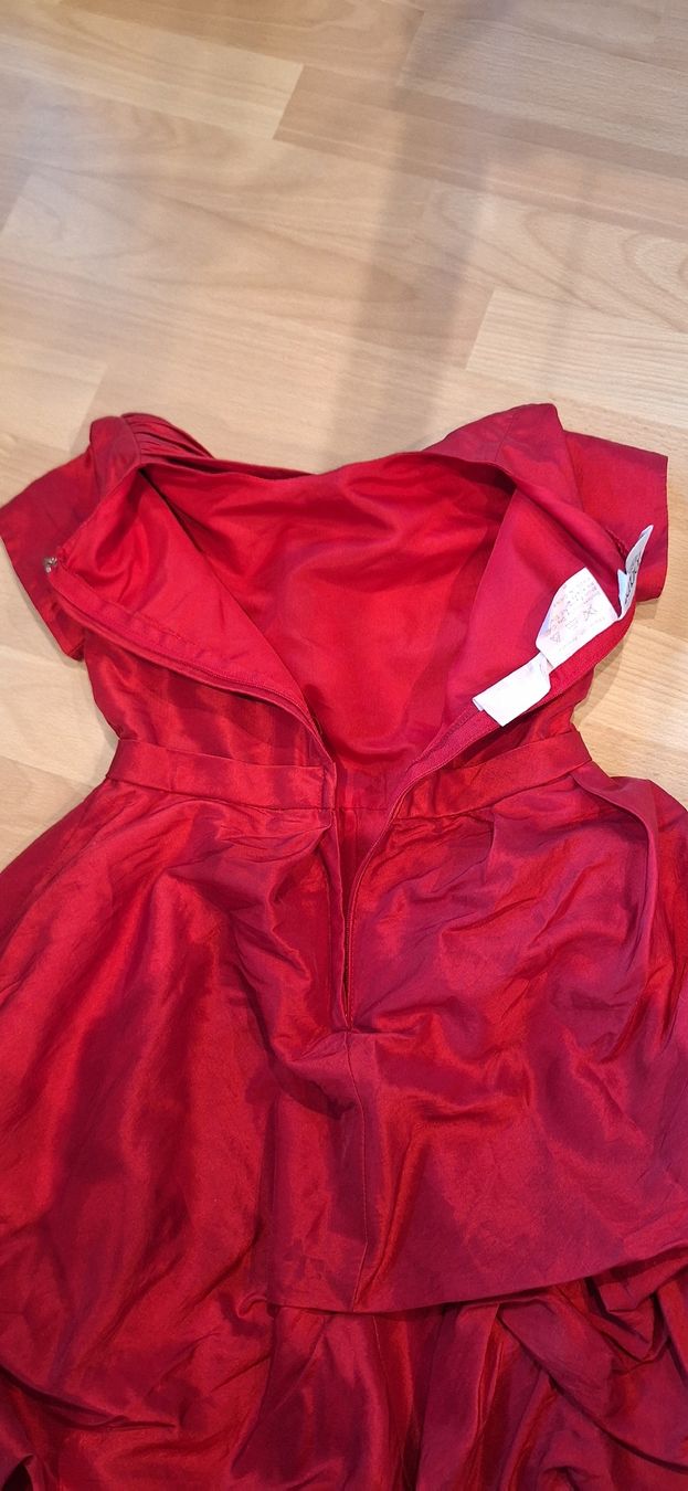 Kleider & Röcke: Rotes Festkleid  – Gebraucht aus Oberägeri von run_cj6q 4