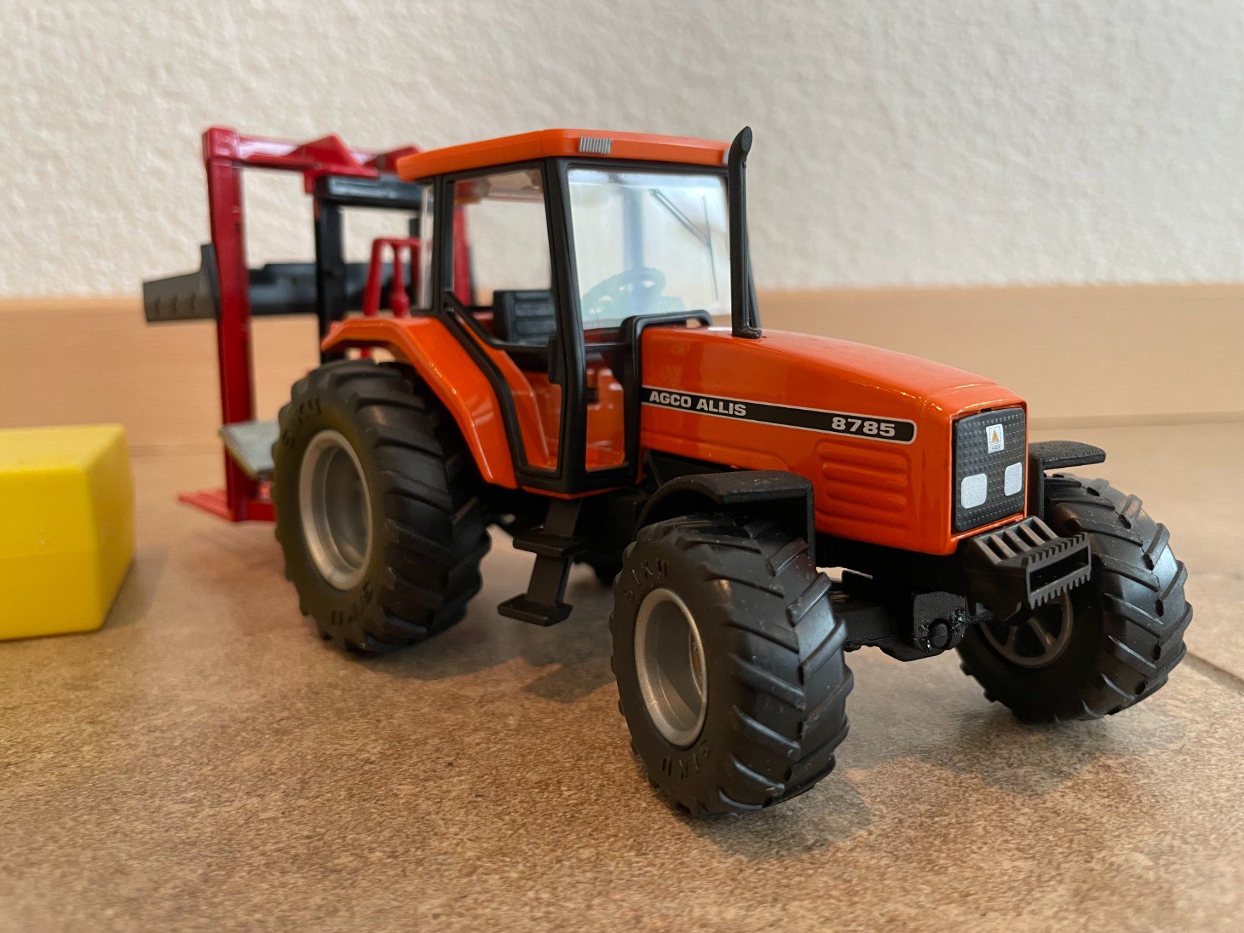 Trattori: SIKU Agco Allis 8785 mit Siloblockschneider – Nuovo e nell'imballaggio originale da Kreuzlingen venduto da Stefan1150 3