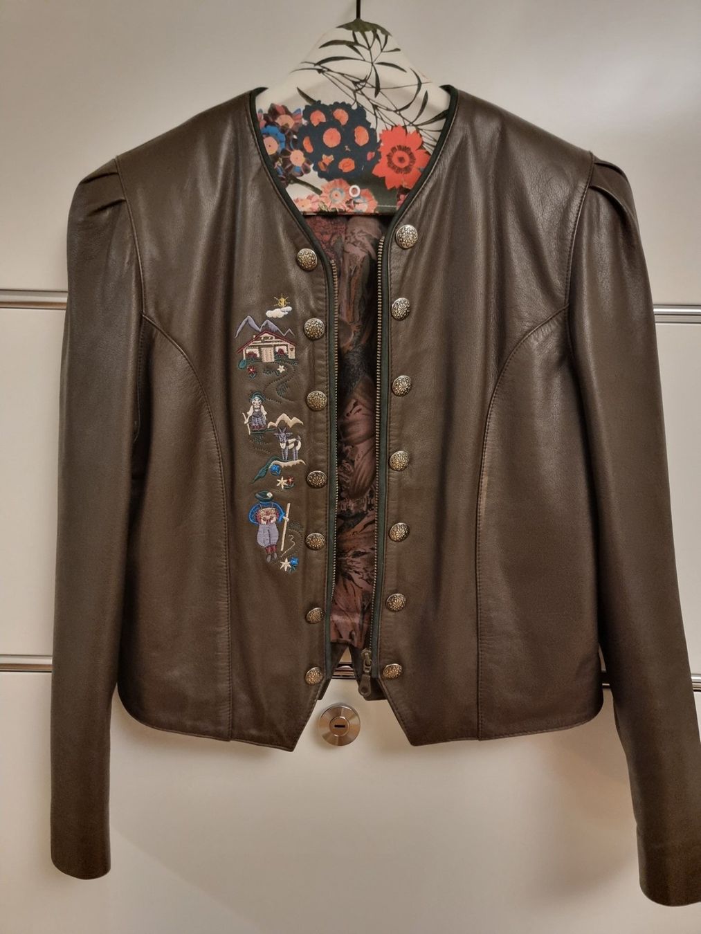 Giacche: Lederjacke mit Stickerei – Usato da Zürich venduto da Nala2811 1