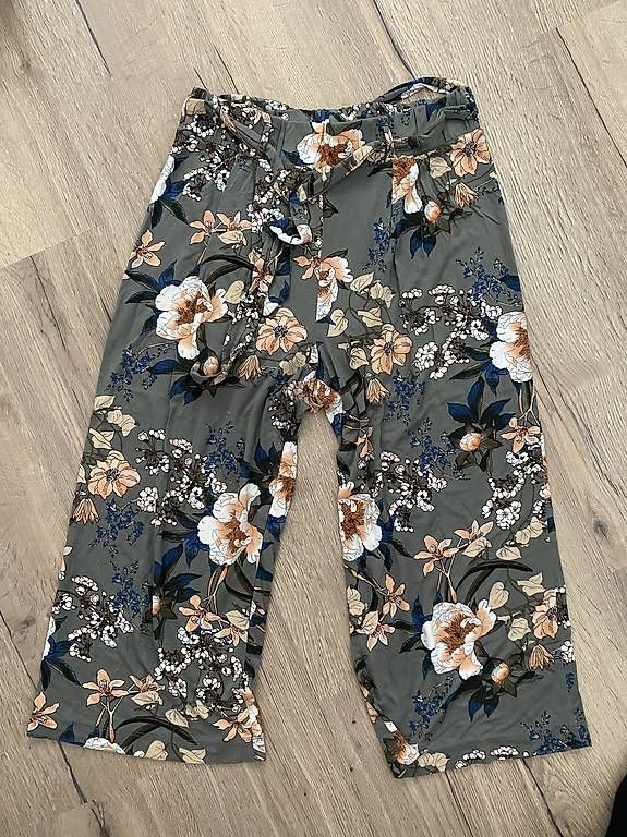 Pantaloni: Bequeme Culotte Hose in Grösse 38 – Usato da ballwil venduto da finduss99