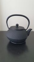 Japanische Teekanne mit Unterteller / Guss / gemarkt / 8 dl