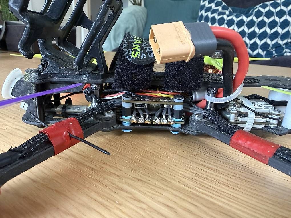 Modellismo RC: Drone FPV 6s avec 3 batteries – Usato da Renens VD venduto da Zorgone 4