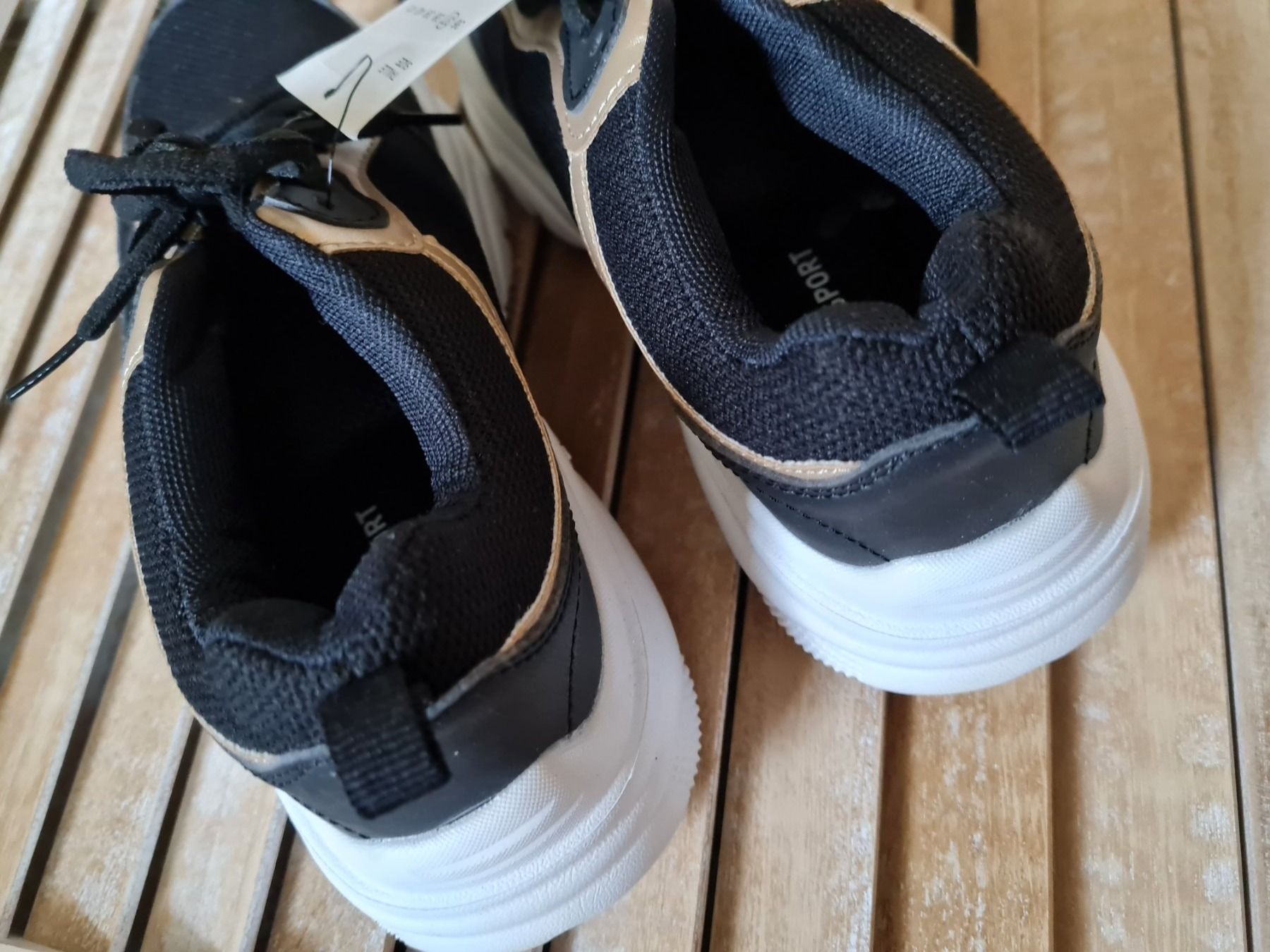 Damenschuhe: Baskets – Neu (gemäss Beschreibung) aus Grand-Lancy von ana_7y2f