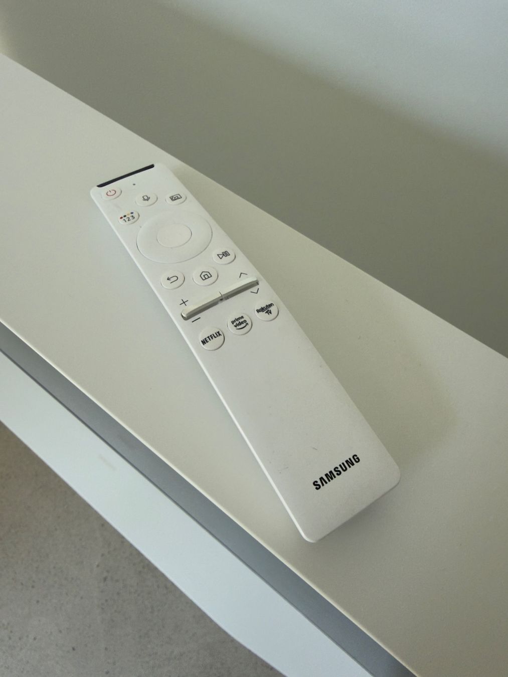 Samsung Fernseher: Samsung Serif (55", 4K, QLED, 2020) – Gebraucht aus Winterthur von nepting 1