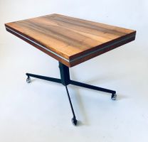 Vintage Tisch auf Rollen, Höhenverstellbar.