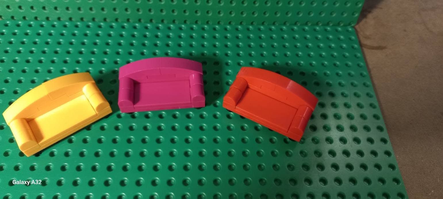 Lego Giocattoli: Lot de 3 canapés Lego – Usato da La tour de treme venduto da Legocreation82