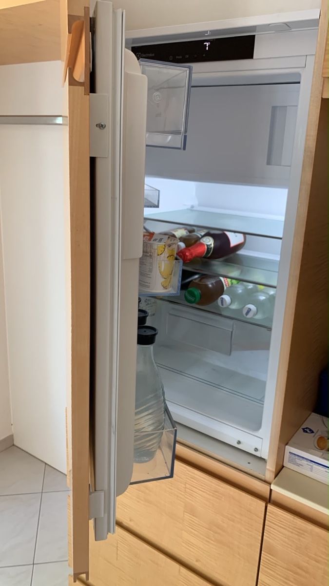 Electrolux Frigoriferi: Electrolux IK1345SL Kühlschrank links – Usato da Zürich venduto da Syossmen 3