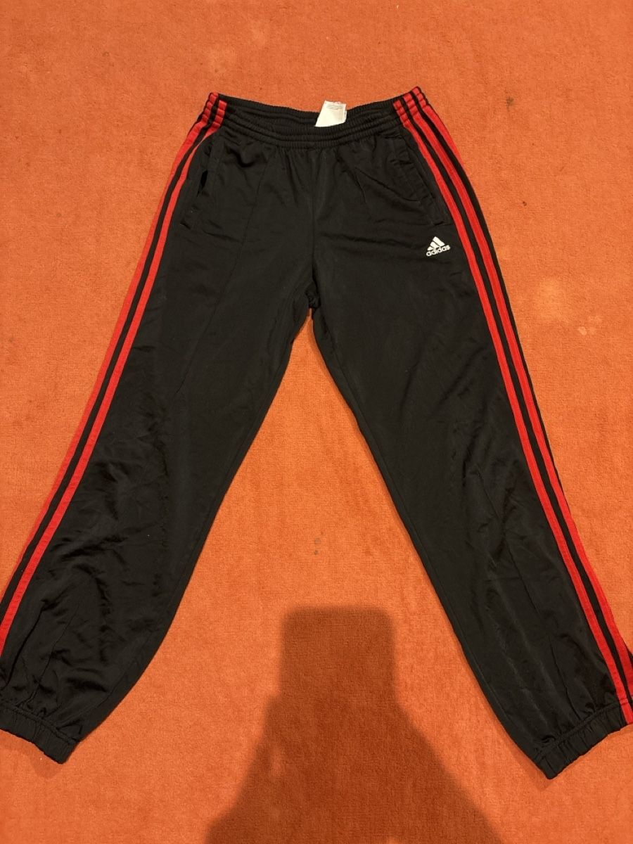 Adidas Pantaloni: Lockere Adidas Jogginghose – Usato da Affoltern am Albis venduto da tam_5vn5