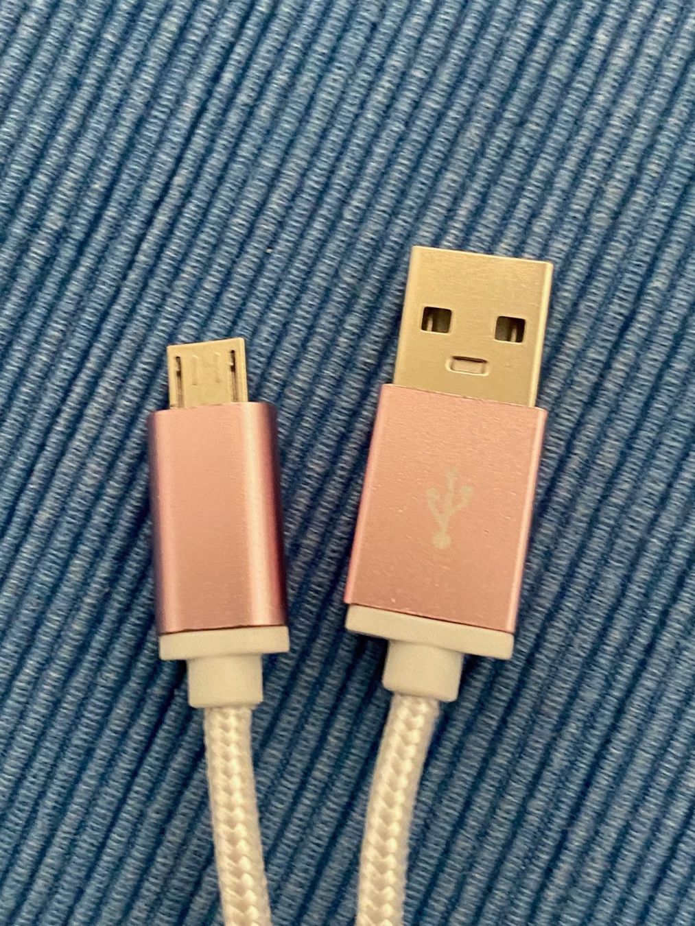 Cavi: USB Ladekabel – Nuovo e nell'imballaggio originale da Allenwinden venduto da Obalu