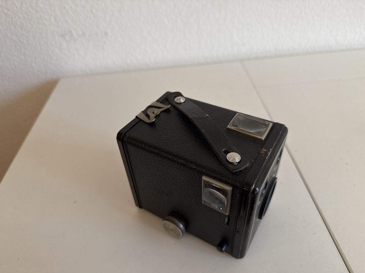 Kodak Fotocamera: Vintage Kodak Brownie Kamera – Usato da Birsfelden venduto da mah_6yvz 3