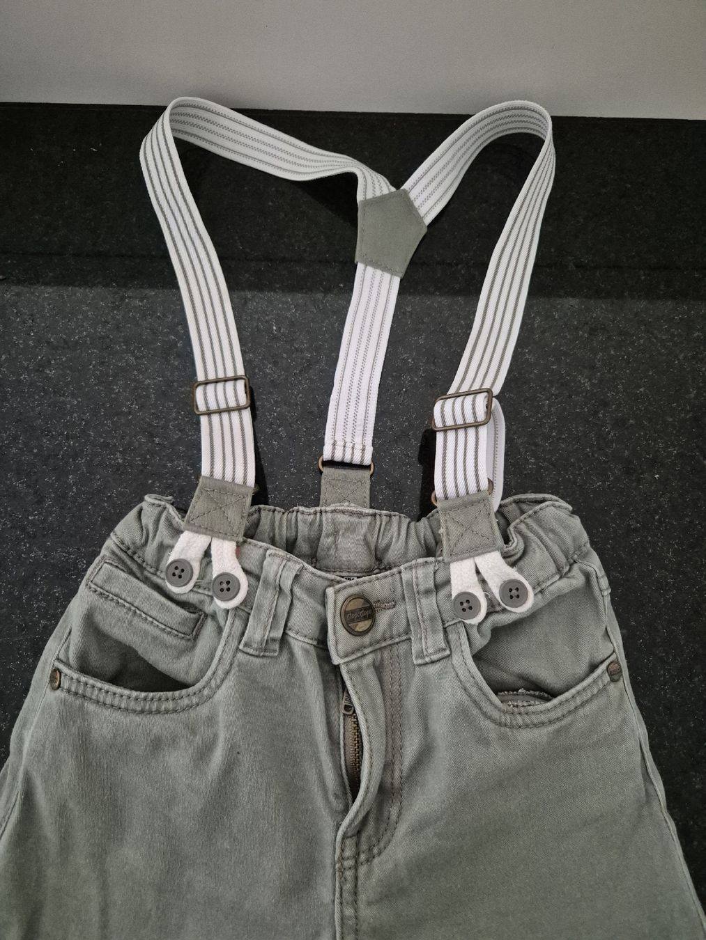 Pantaloni: Hosen Grösse 116 – Usato da Rickenbach SO venduto da S.u.n.s.h.i.n.e.83