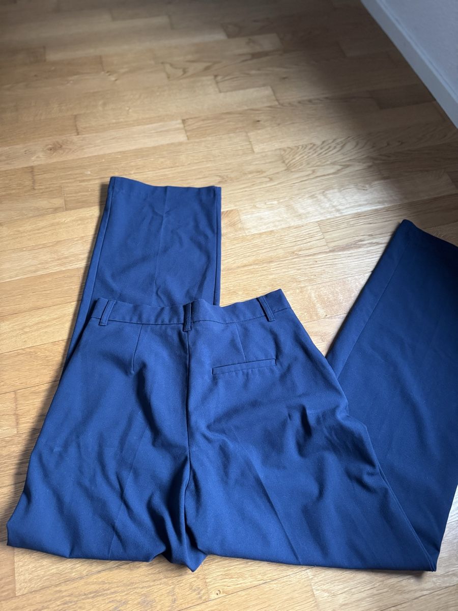 Pull&Bear Pantaloni: Pull&Bear Stoffhose blau wide leg Black Label Gr. S 36 – Usato da Wittenbach venduto da Apicel 5