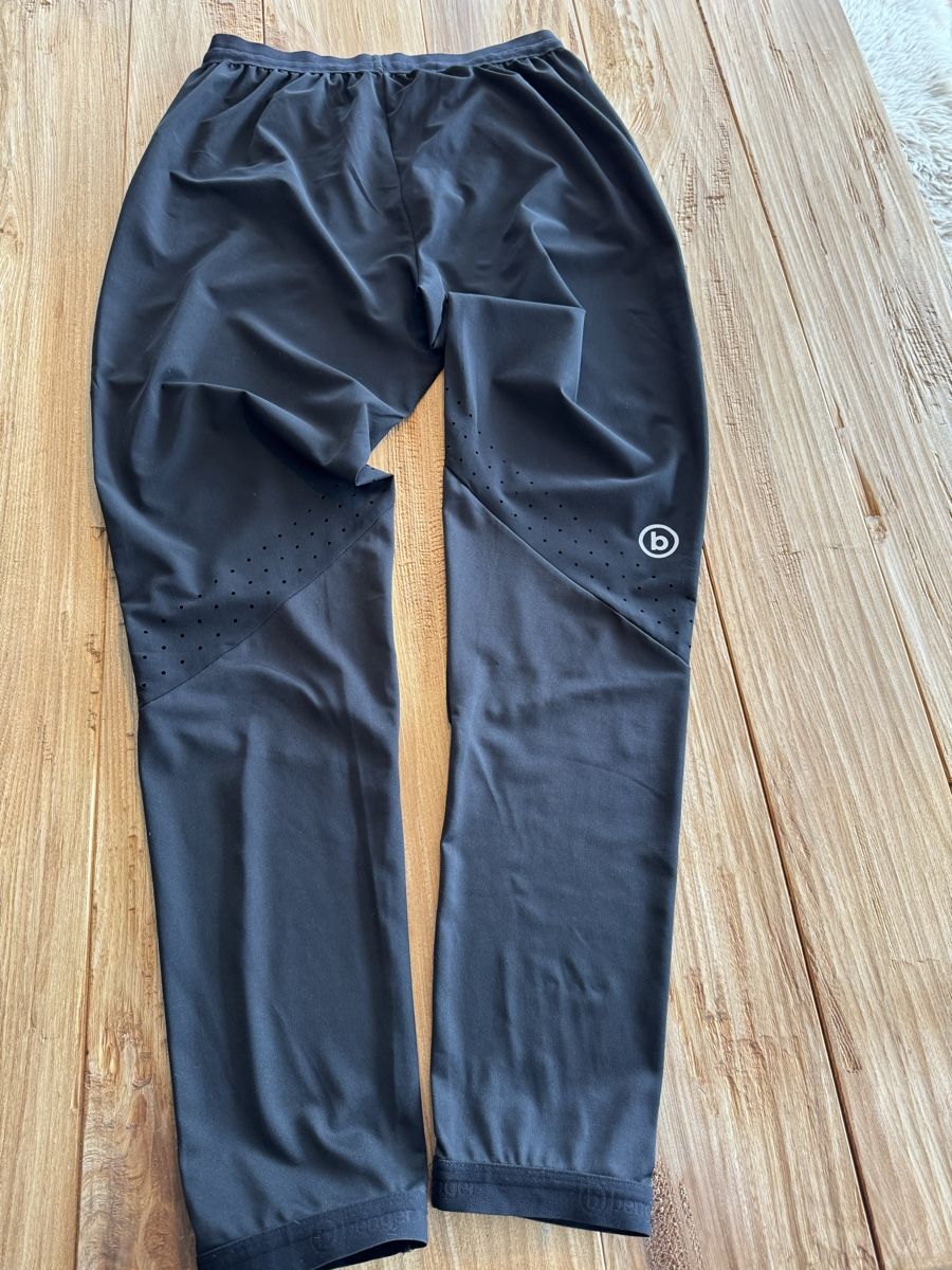 Pantaloni: Trainingshose  Grösse M Herrren – Usato da Rotkreuz venduto da TR3B 3