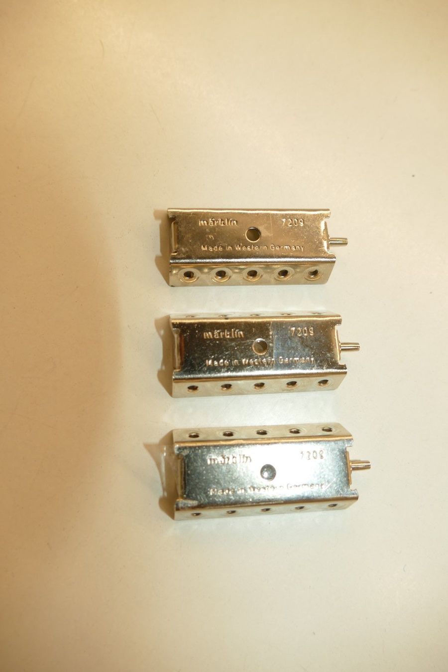 Märklin Trains électriques: Märklin: 3xVerteilerplatte – Neuf (Voir description) à Niederhasli par rail-duerst