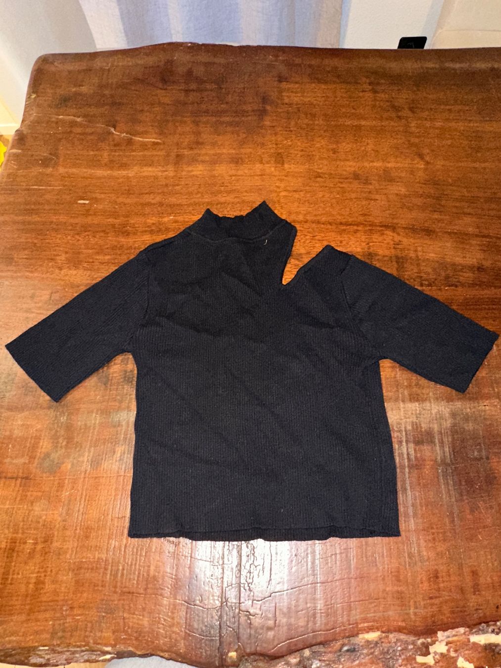 T-shirts: rumi needy shirt mit schlitz – D'occasion à Heerbrugg par cheedsk 1
