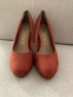 Tamaris Pumps Leder Gr 37 (orange-fuchs olive) je chf 25.-
