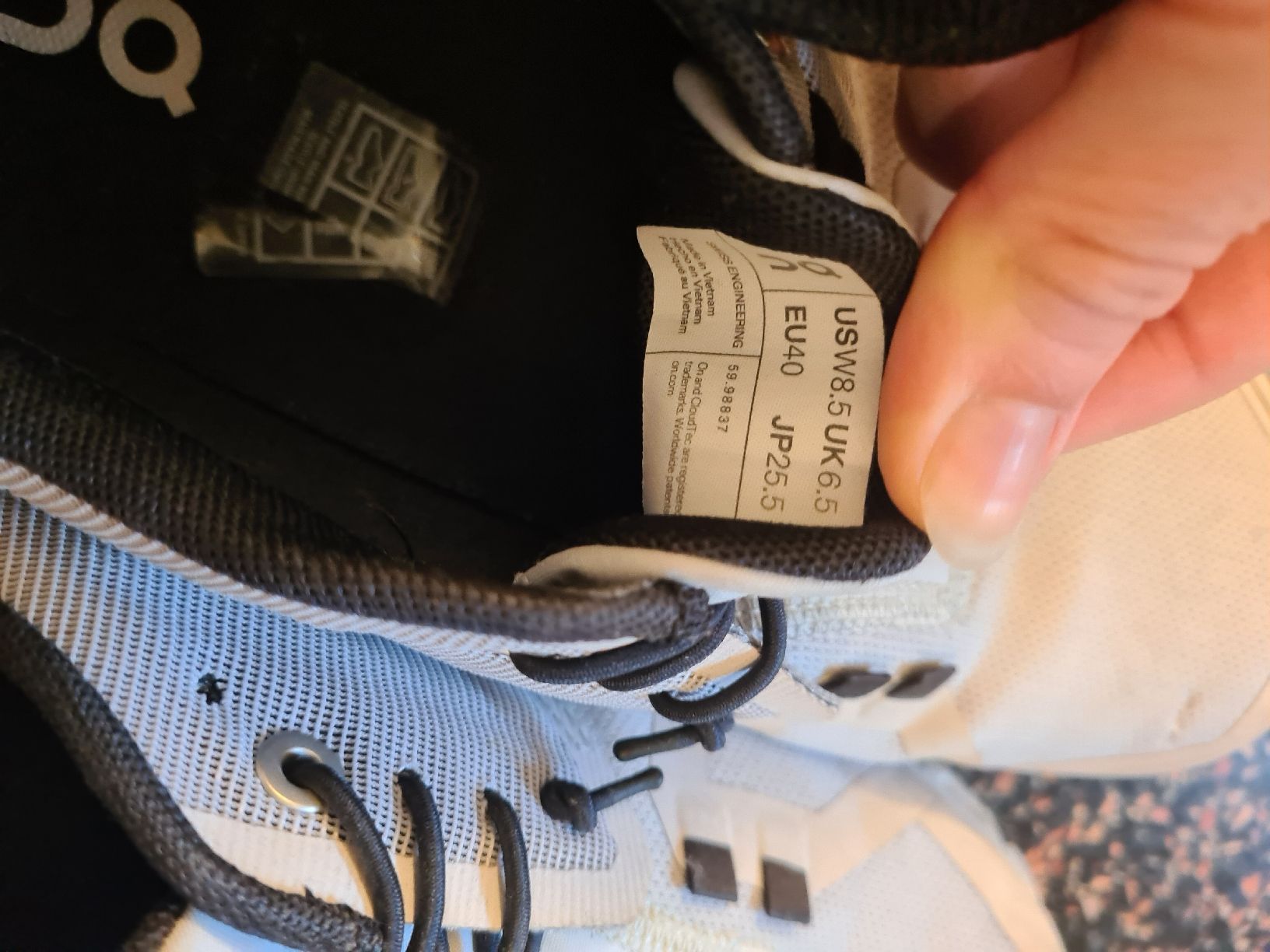 On Scarpe da donna: On Cloud Running Shoes grey waterproof size EU 40 – Usato da Zürich venduto da aud_f2cx 4