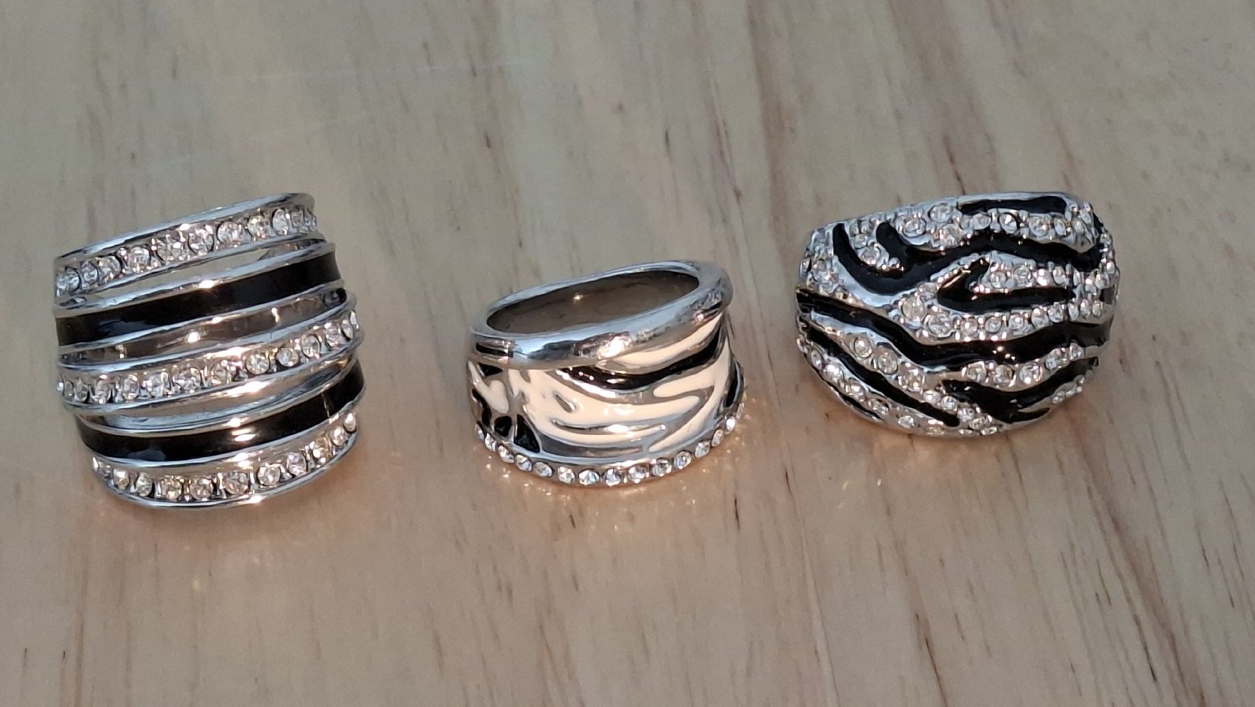 Anelli: Set modische Ringe mit Strass, Silber/Schwarz, Top! – Usato da Kriens venduto da Wolly85