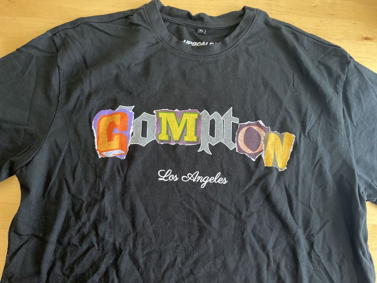 T-Shirts: Schwarzes Compton T-Shirt, Upscale Studios, Gr. XL – Neu (gemäss Beschreibung) aus neuenhof von cocoros 3