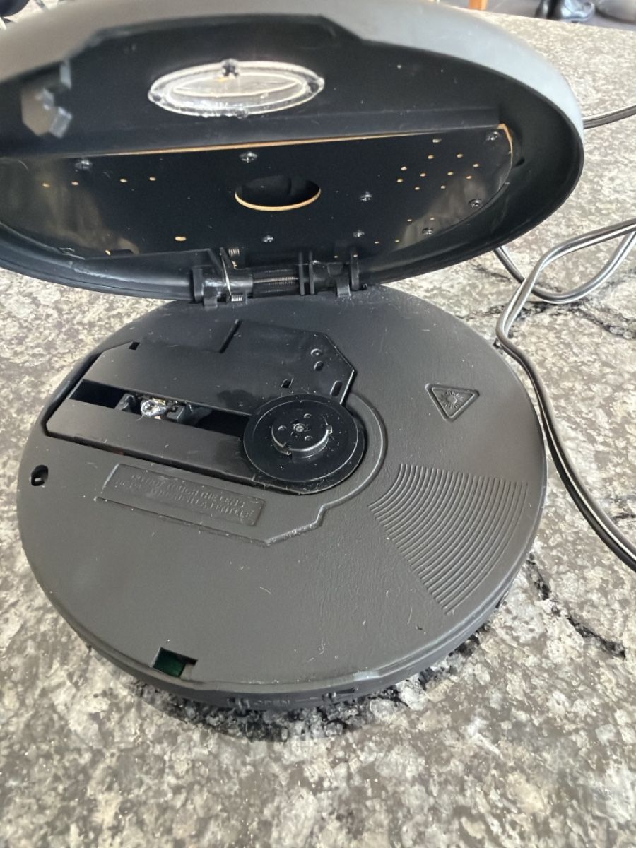 Lenco Sistemi audio & multimediali: Lenco CD-250BK  CD-Player mit Bluetooth und Netzteil – Usato da Wetzikon ZH venduto da philippe_22 2