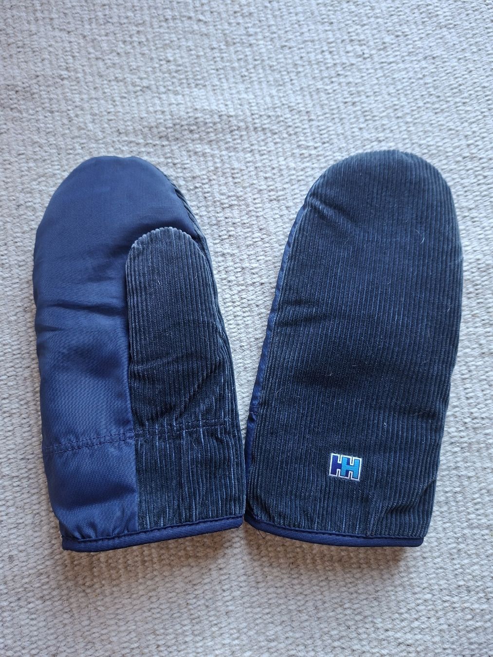Helly Hansen Handschuhe & Handstulpen: Fausthandschuhe HELLY-HANSEN – Gebraucht aus Mühlebach (Goms) von jad_bg6z