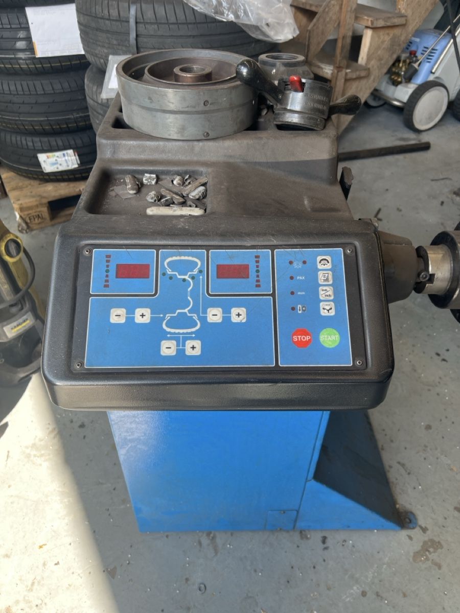 Tutte le macchine: Auswuchtmaschine Beissbarth Microtech 810 – Usato da Russikon venduto da Crtracing