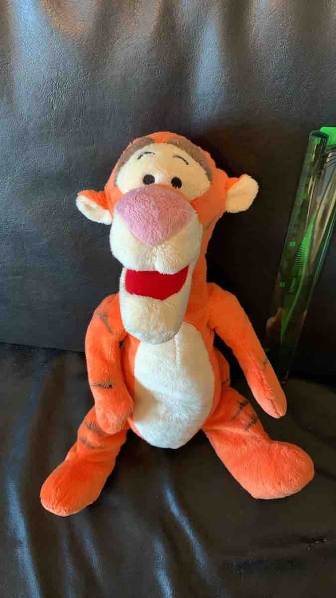 Disney Spielzeuge: Disney Plüschtier Tigger orange – Gebraucht aus Spiegel b. Bern von Power