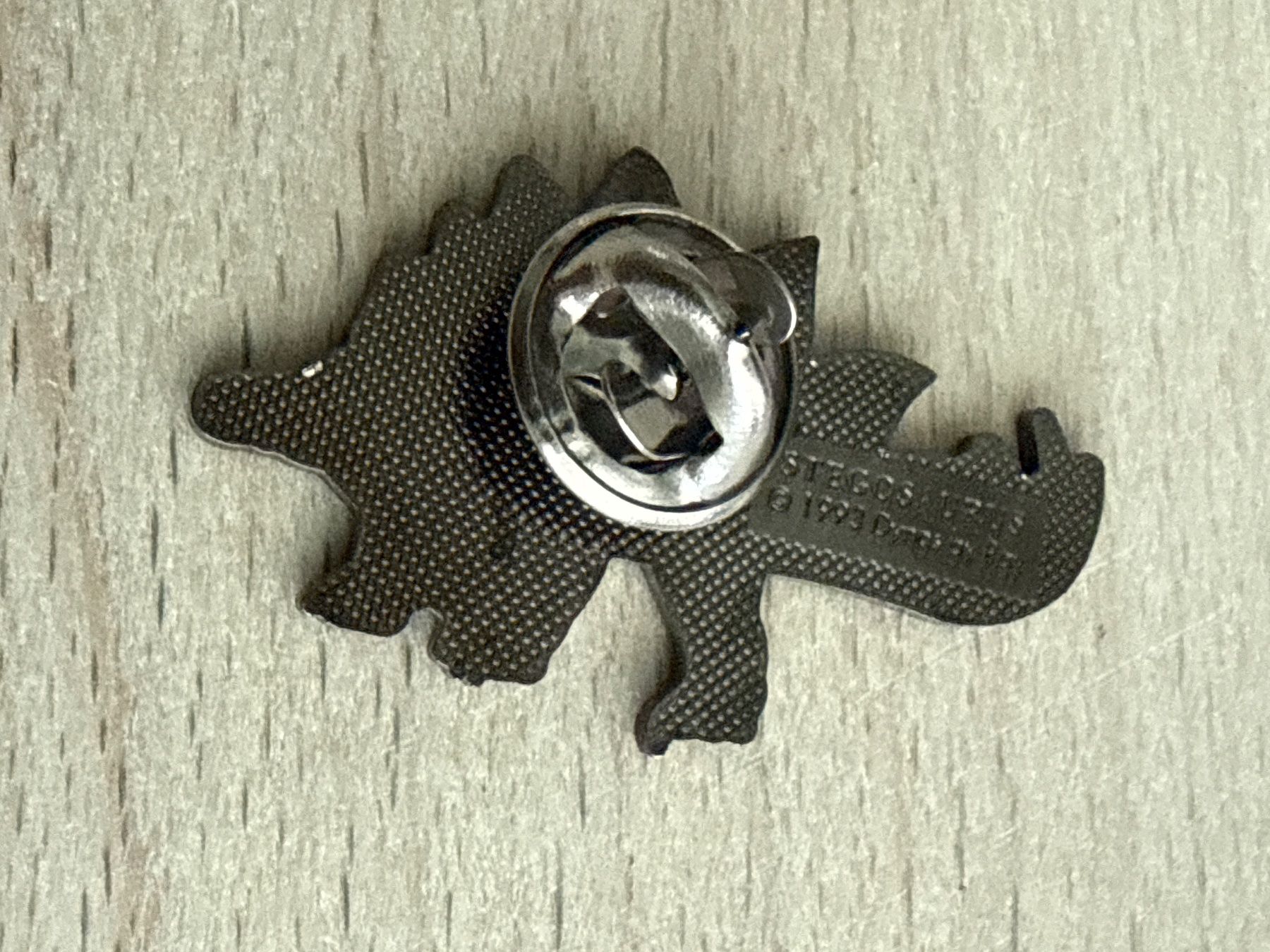 Placchette & Badge: Pin Stegosaurus – Usato da Glattbrugg venduto da Schweigmatt 1