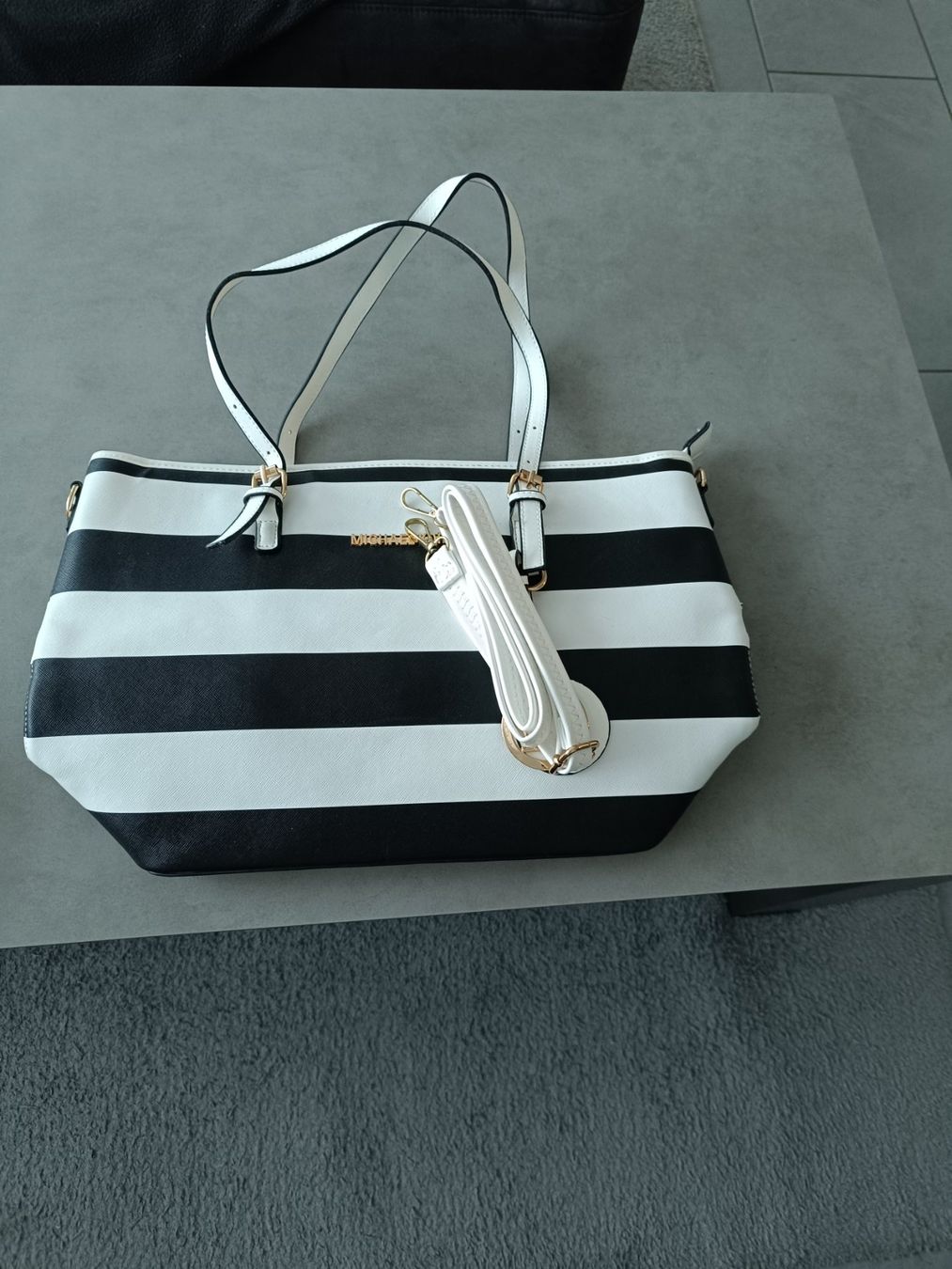 Borse da donna: Handtasche gestreift schwarz weiss – Usato da Wohlen AG venduto da Fabe3