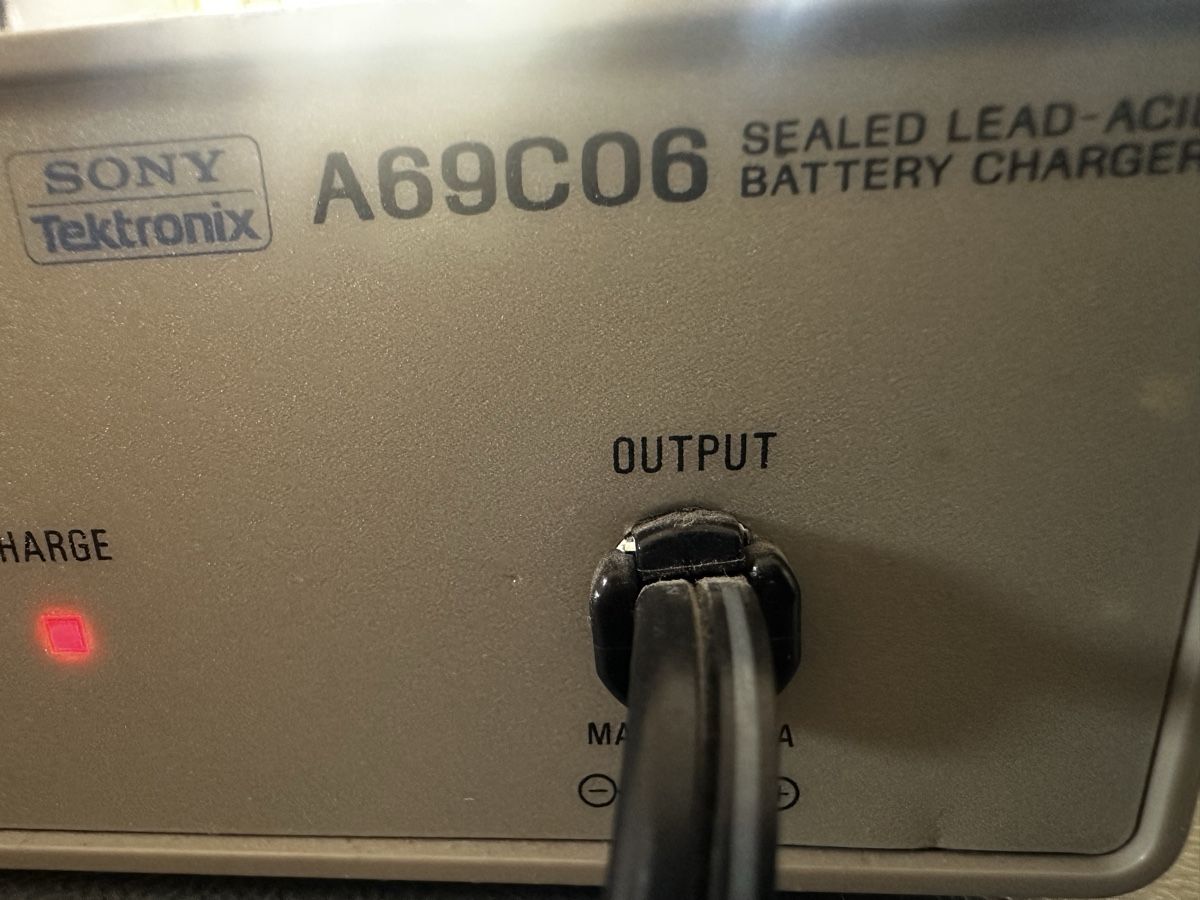 Sony Akkus & Batterien: Sony Tektronix A69C06 Ladegerät  – Gebraucht aus Zürich von deftwow 2
