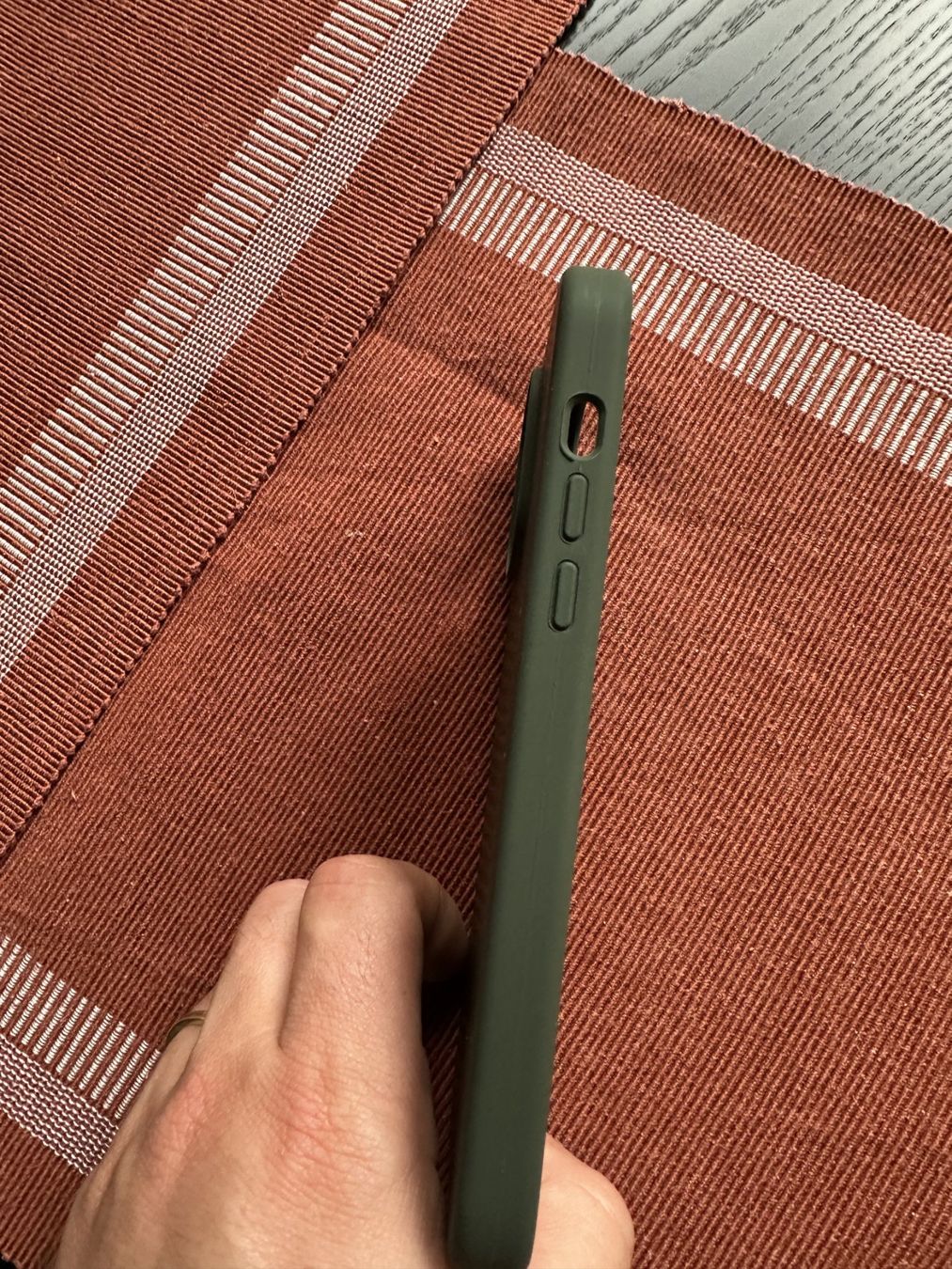 Apple Coques & Protection écran: Coque pour iPhone 14 Pro Max vert olive – Neuf (Voir description) à Payerne par pop_ghf9 2